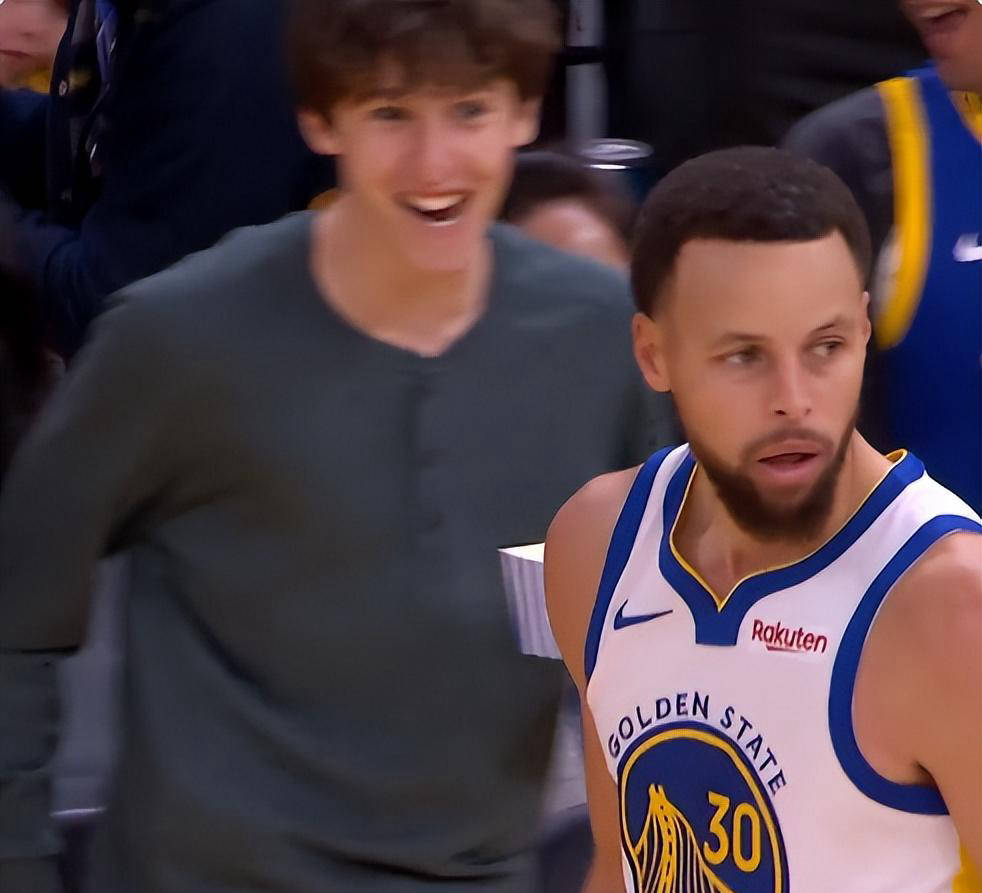 开云-库里在老鹰比赛中势不可挡，高光表现引发热议！的简单介绍