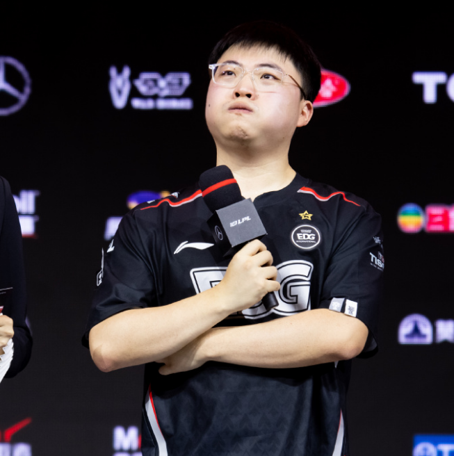 开云体育-关于Uzi回归赛场，问鼎冠军首场状态亮眼，湖人观众沸腾！的信息